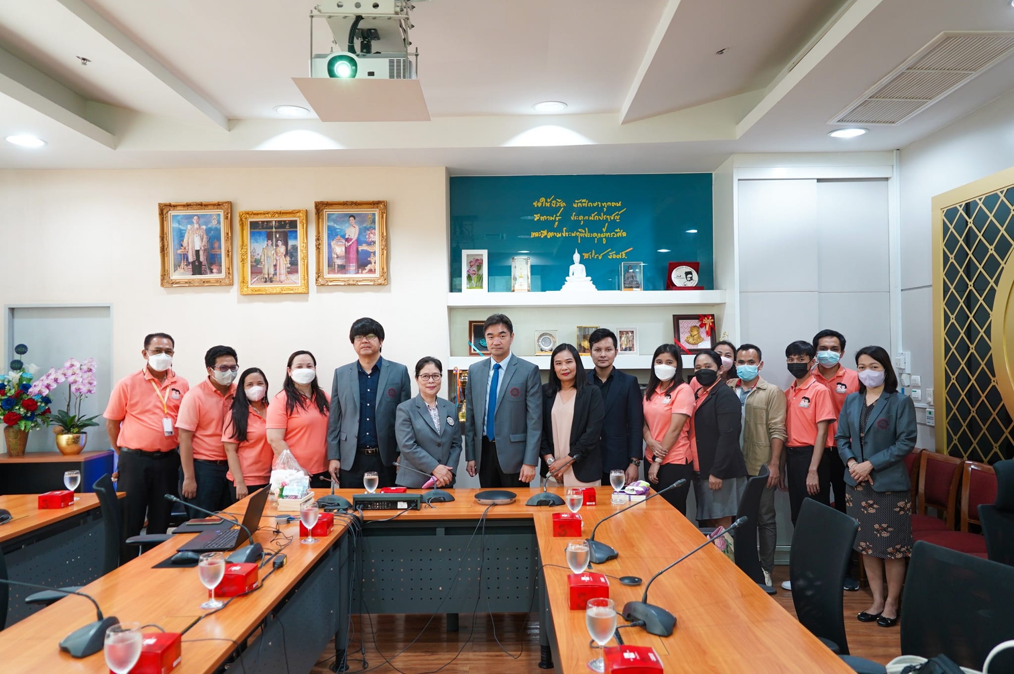 ผู้บริหารและบุคลากร คณะกายภาพบำบัด ศึกษาดูงานด้านสำนักงานสีเขียว คณะสังคมศาสตร์