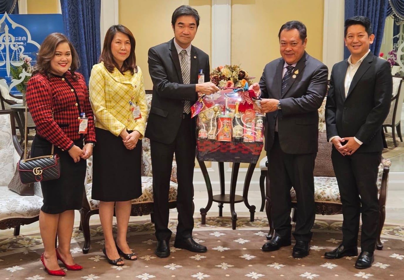 รศ.ดร.ภูมิ มูลศิลป์ คณบดีคณะสังคมศาสตร์ เข้าพบพันตำรวจเอก ทวี สอดส่อง รัฐมนตรีว่าการกระทรวงยุติธรรม